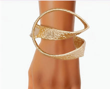 Load image into Gallery viewer, Cuff Artistic Gold Folded Metal Hinge Bracelet
