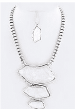 Load image into Gallery viewer, Resin Stones Statement Necklace Set
