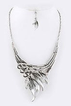 Load image into Gallery viewer, Metallic Leaf Crystal Collar Necklace Set
