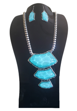 Load image into Gallery viewer, Resin Stones Statement Necklace Set
