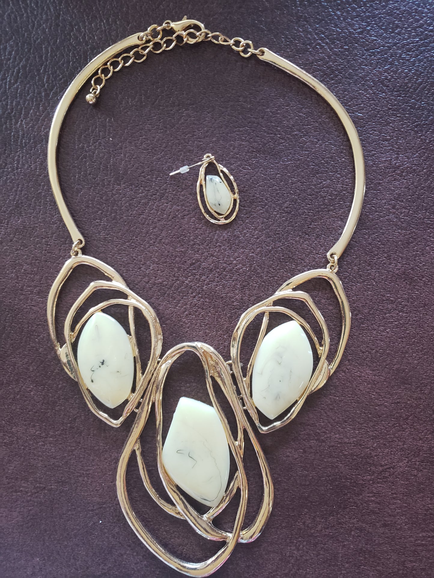Resin Stone & Metal Hoops Statement Collar Necklace Set